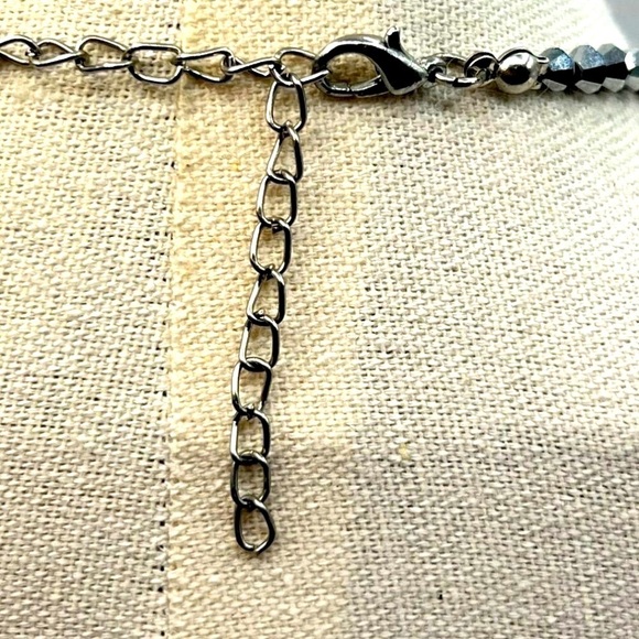 Elegant Beaded Necklace & Bracelet Set - Picture 7 of 10